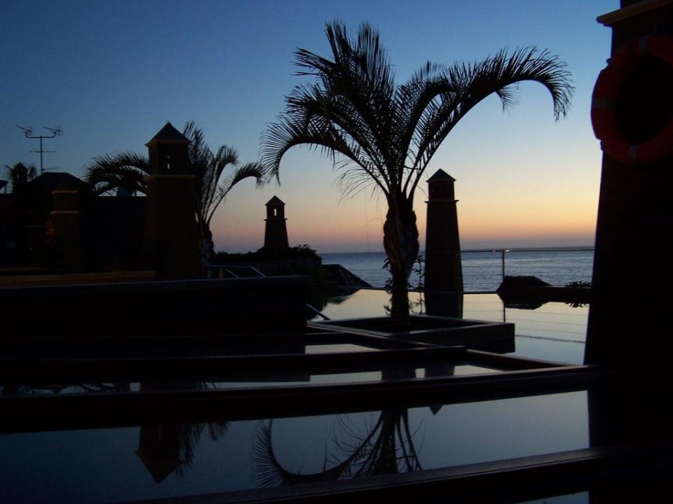 Pool während Sonnenuntergang Hotel Playa Calera