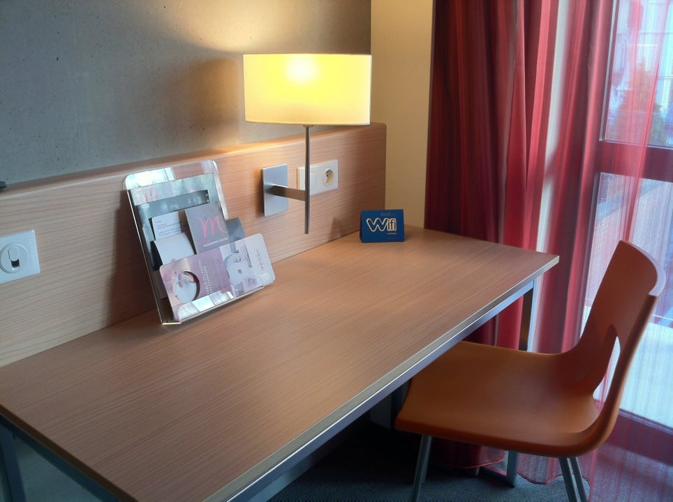 Pracovný stôl s pripojením do Internetu alebo WiFi Hotel Mercure Valenciennes Centre