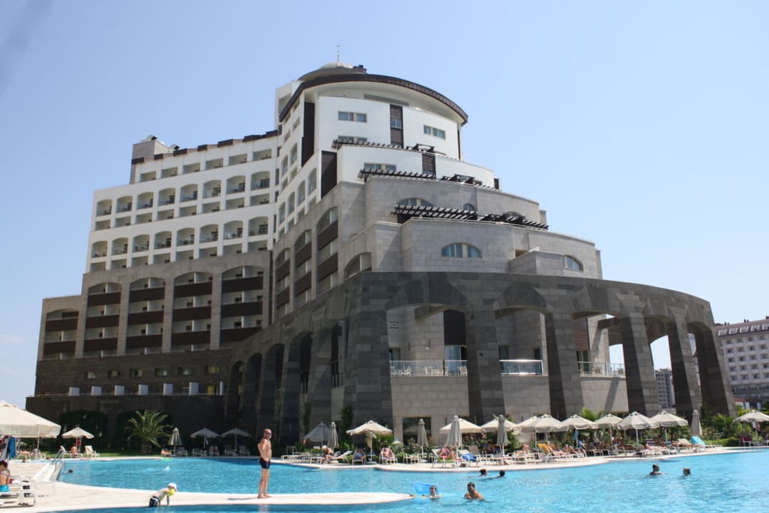 Das Hotel von der Meerseite aus gesehen Melas Lara Hotel