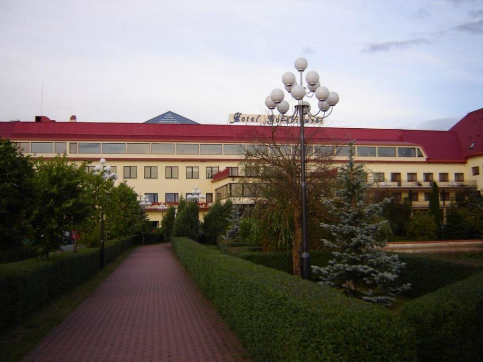 Hotel z zewnątrz Hotel Gołębiewski