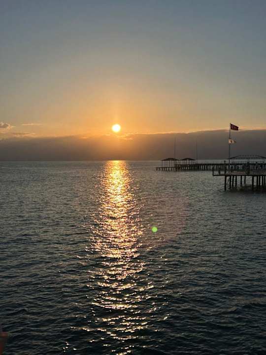 Strand Saturn Palace Resort Hotel