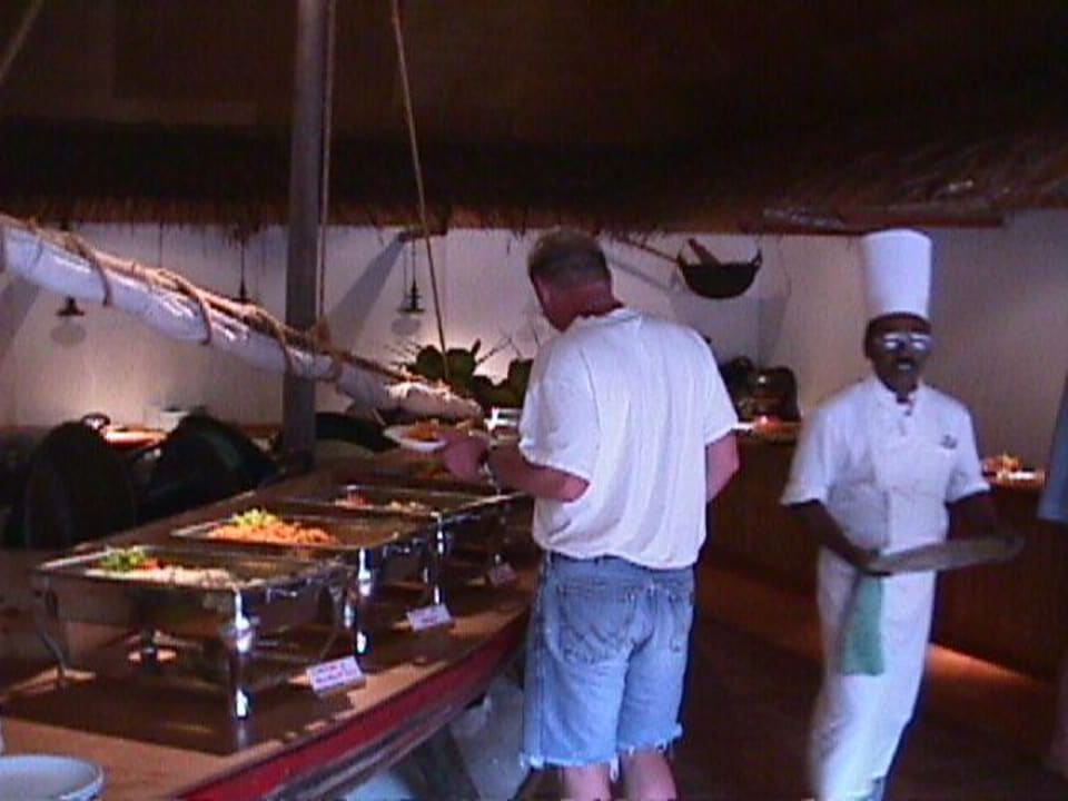 Buffet Machchafushi Island Resort & Spa Maldives, The Centara Collection