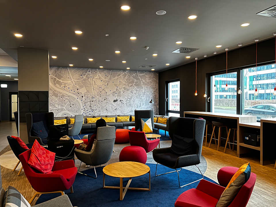Lobby Holiday Inn Express - Düsseldorf Airport