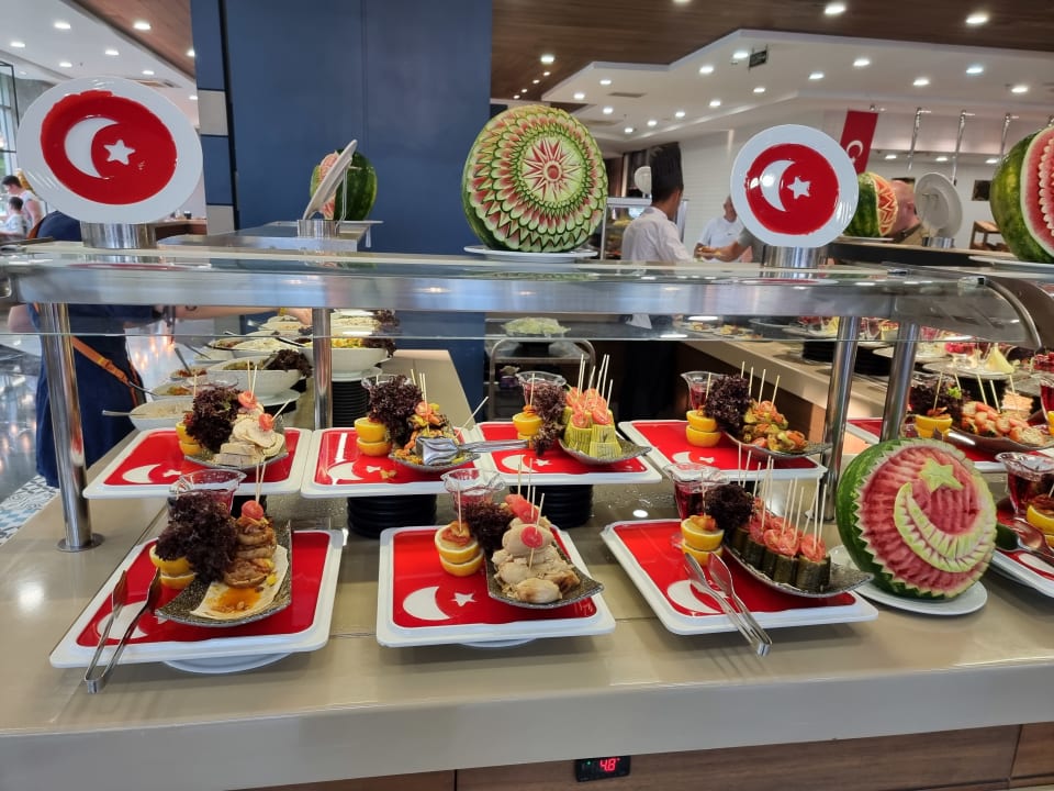 Gastro Saturn Palace Resort Hotel