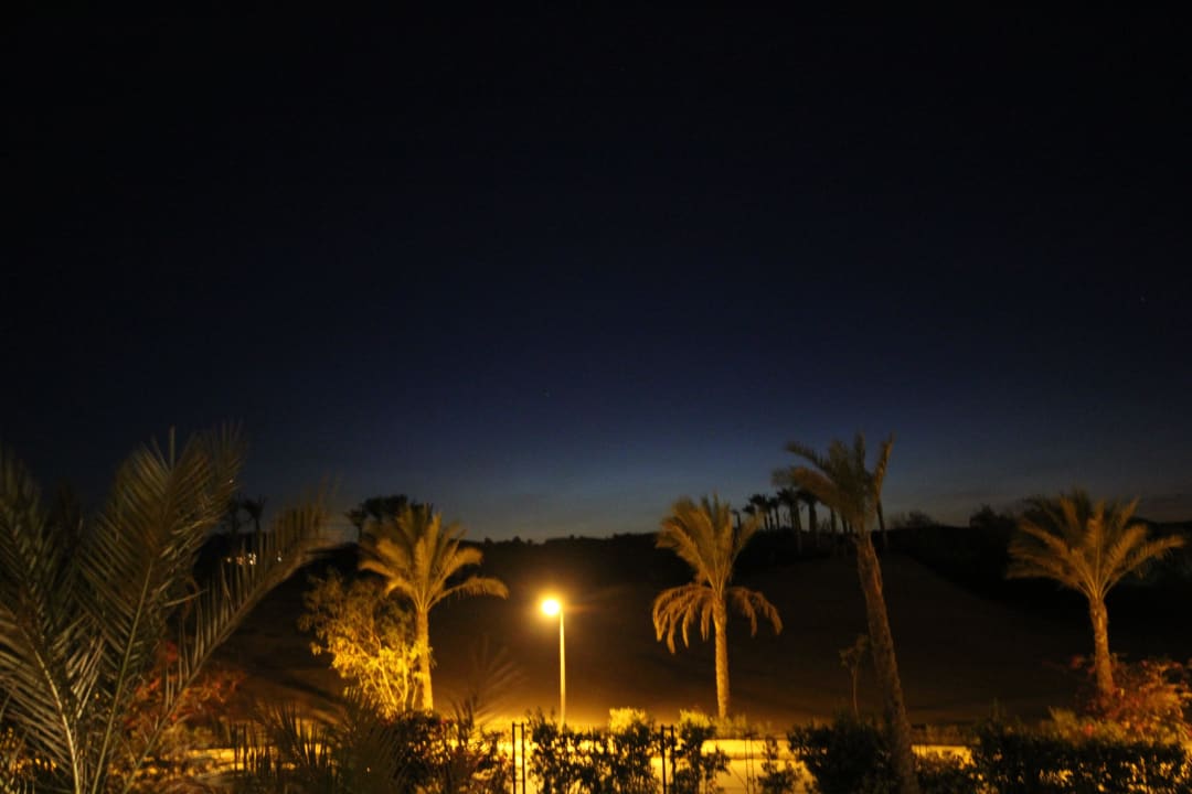 Ausblick vom Balkon bei Nacht Hotel JAZ Makadi Star & Spa