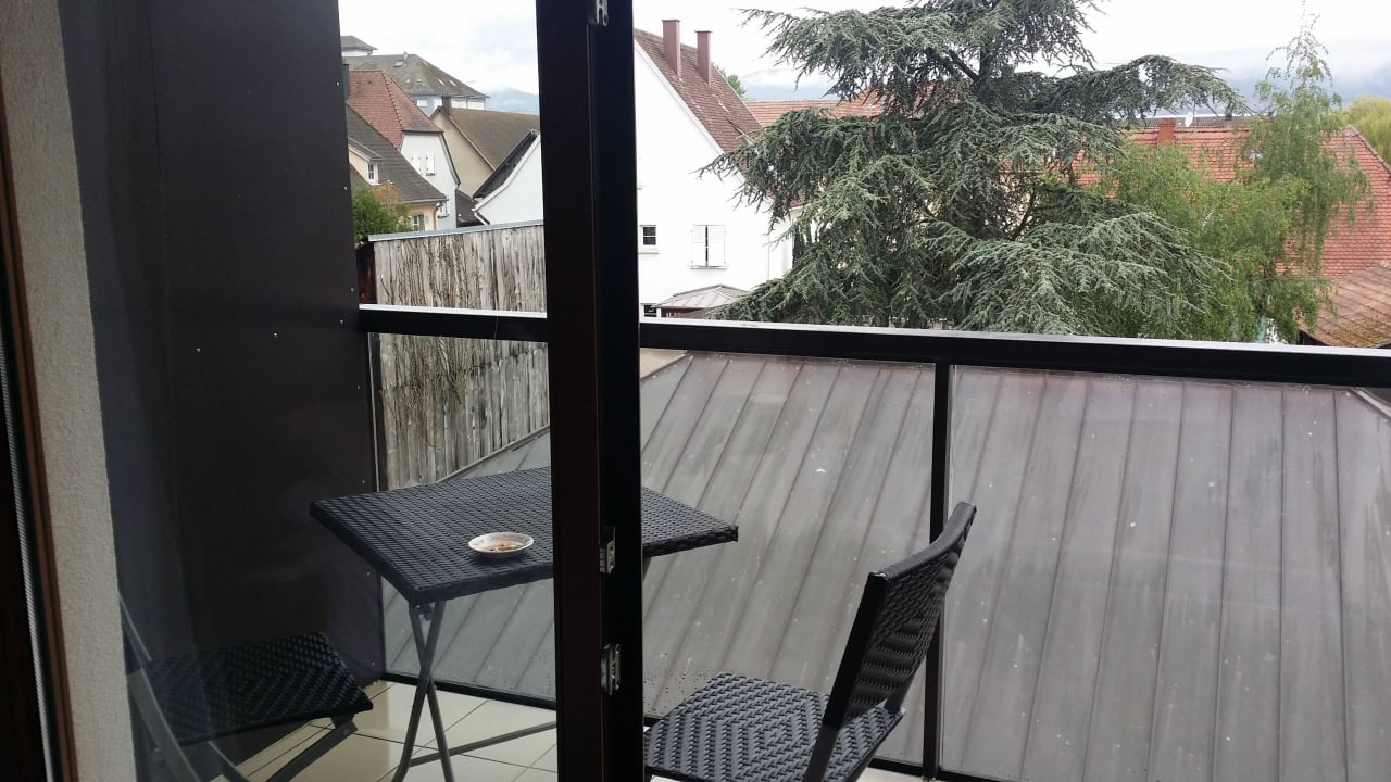 Vom zweiten Stock auf Poolhalle Hotel Au Nid De Cigognes