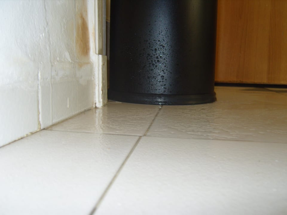 Au niveau du sol avec la poubelle en récupération El Mouradi Club Kantaoui