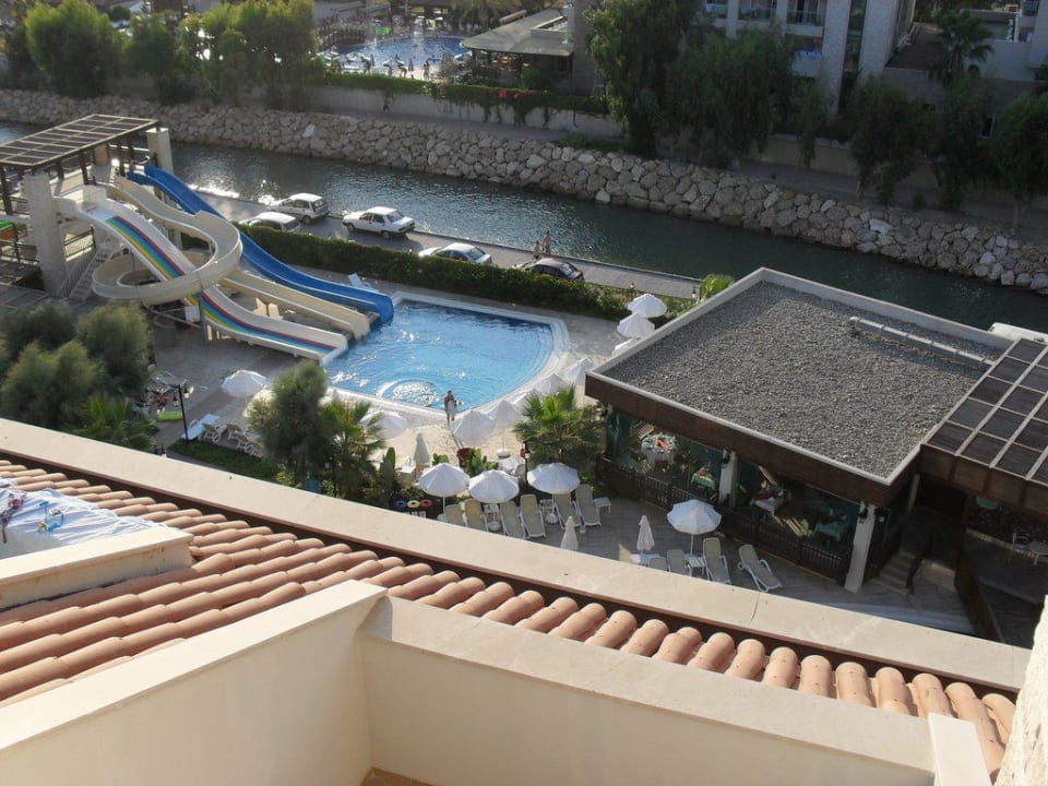 Ausblick zum Pool Sunis Evren Beach Resort Hotel & Spa