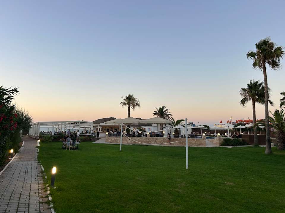 Gartenanlage HARPIN Happy Days Beach Hotel