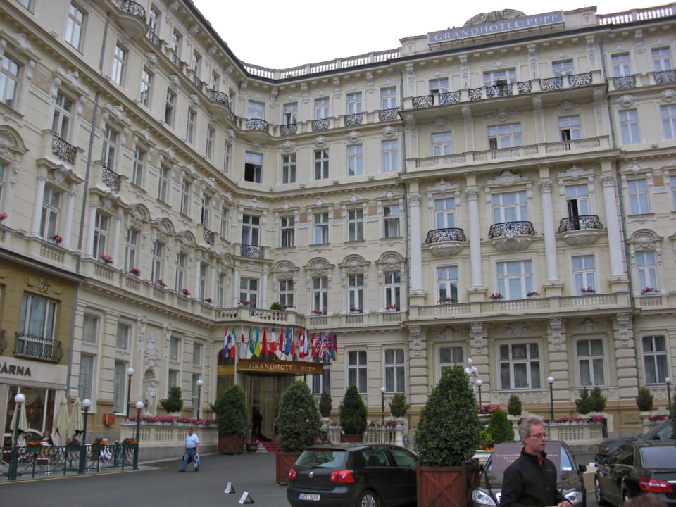 Das Grandhotel Pupp von aussen Grandhotel Pupp