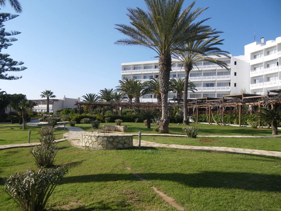 Blick zum Hotel Hotel Nissi Beach Resort