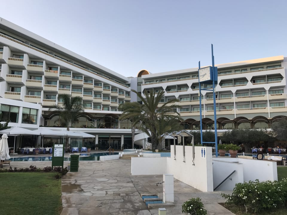 Außenansicht Constantinou Bros Athena Royal Beach Hotel