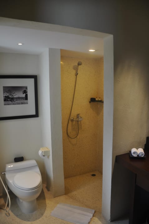 Dusche/WC im Gästezimmer Kayumanis Sanur Private Villa & Spa