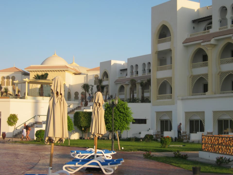 Вид возле бассейна Old Palace Resort Sahl Hasheesh