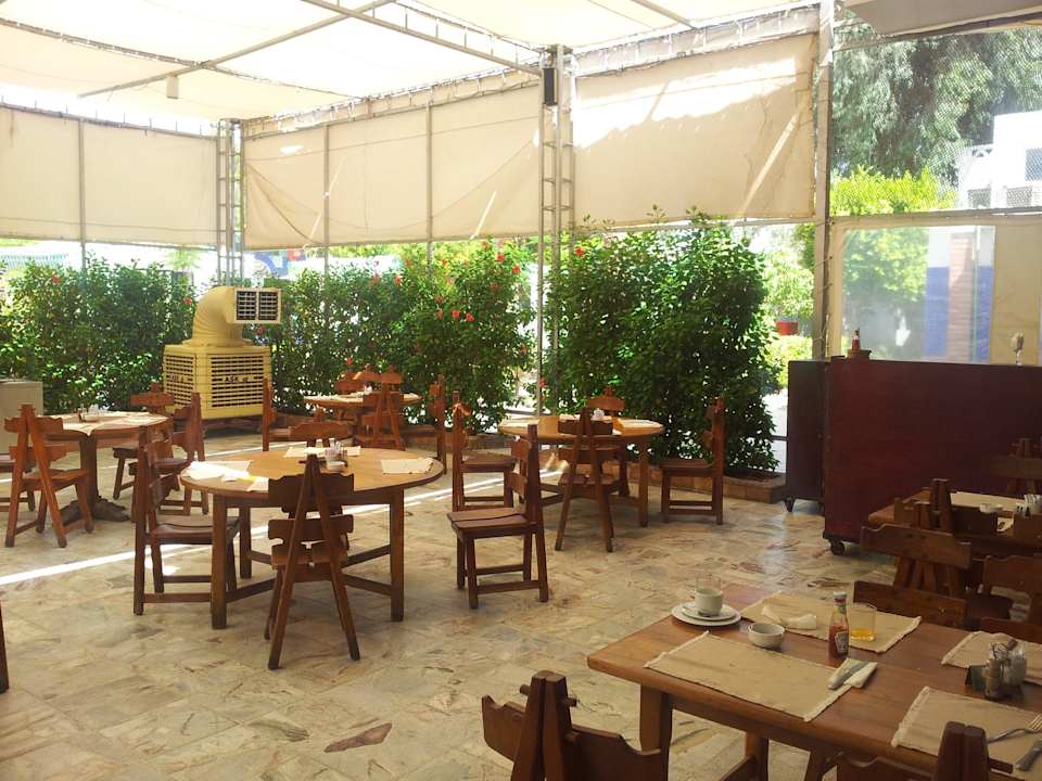 Restaurant Aussen Ghazala Beach