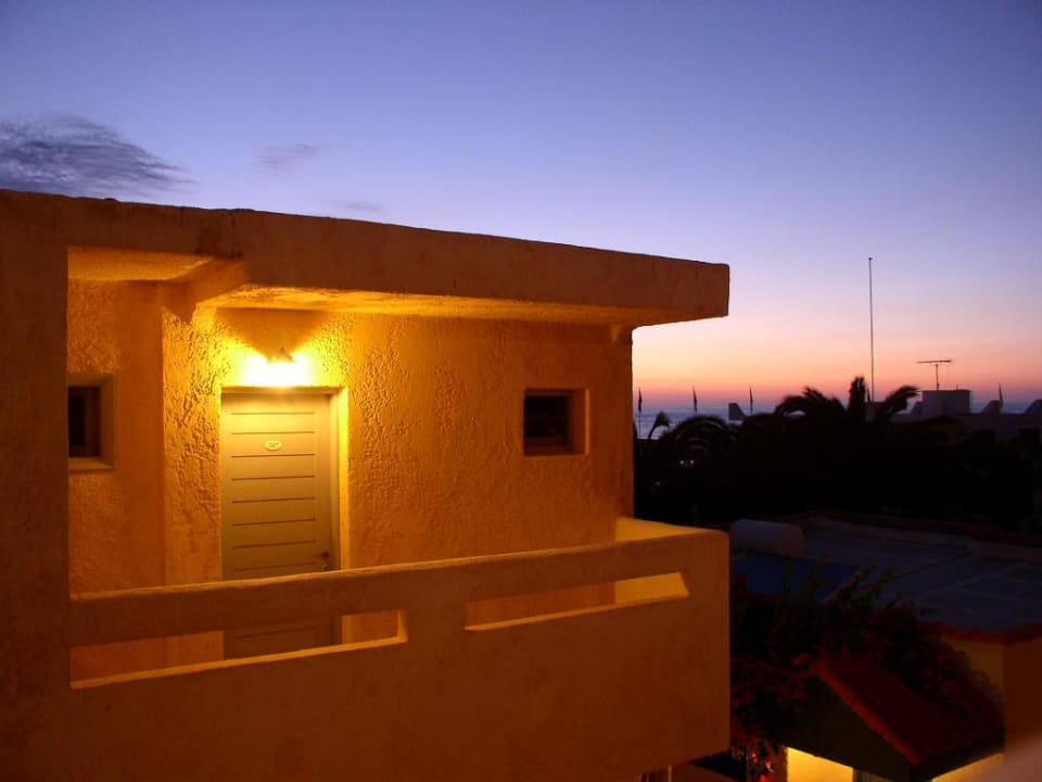 Phaedra Beach: Sonnenuntergang vom Zimmer aus allsun Hotel Carolina Mare