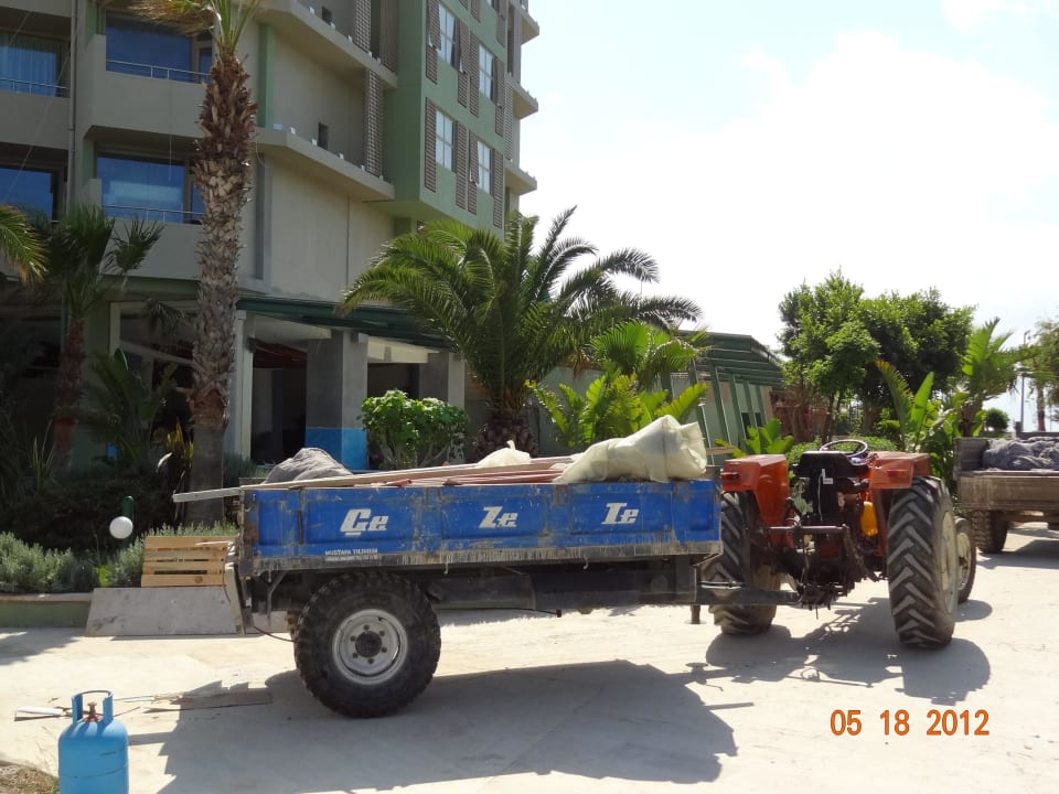 Neben dem Pool VONRESORT Golden Coast