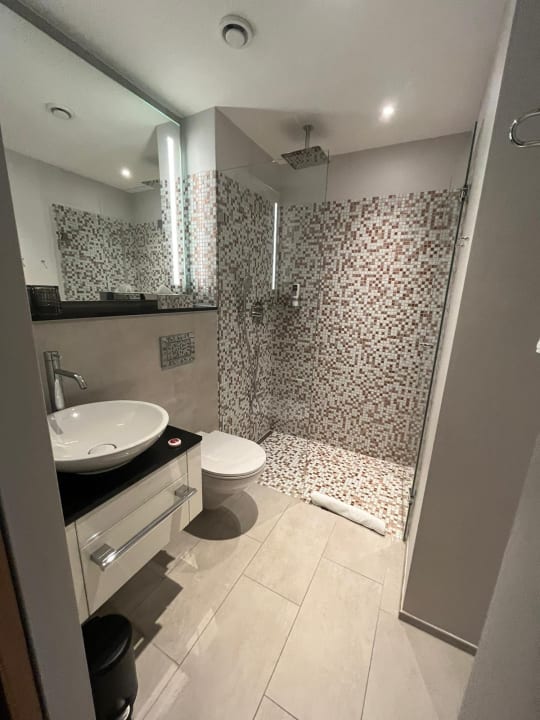 Zimmer Leonardo Hotel Zurich Airport