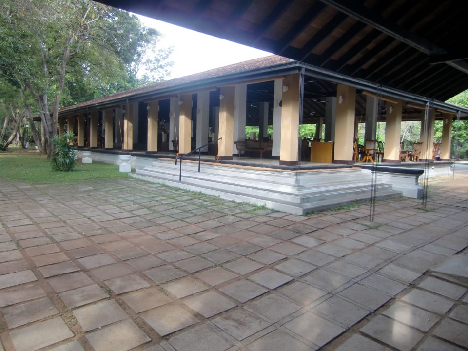 Eingang zu Hauptrestaurant und Bar Habarana Village by Cinnamon