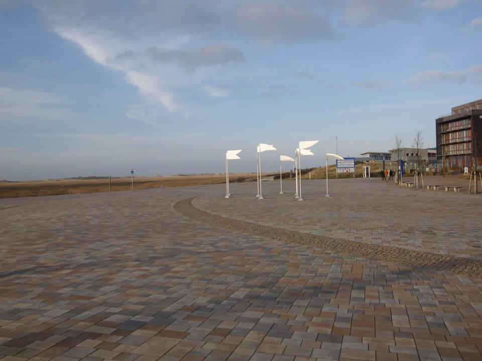 Strandpromenade vor dem Hotel ambassador hotel & spa