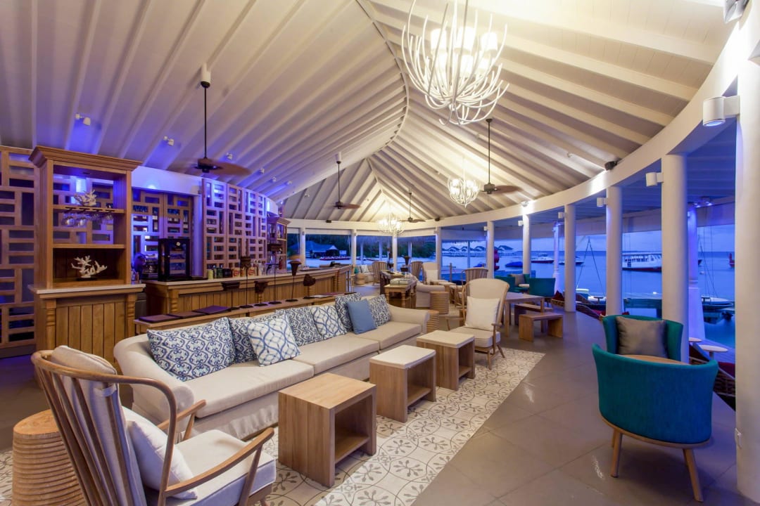 Aqua Bar Machchafushi Island Resort & Spa Maldives, The Centara Collection