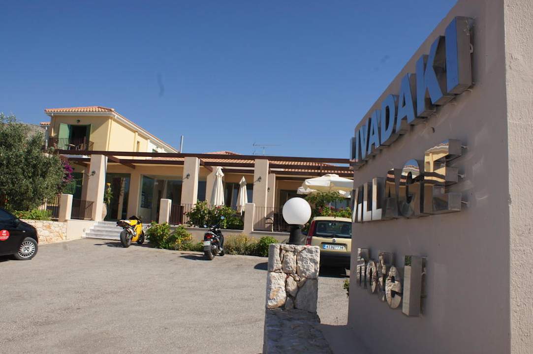 Blick auf den Eingangsbereich Hotel Livadakia Village