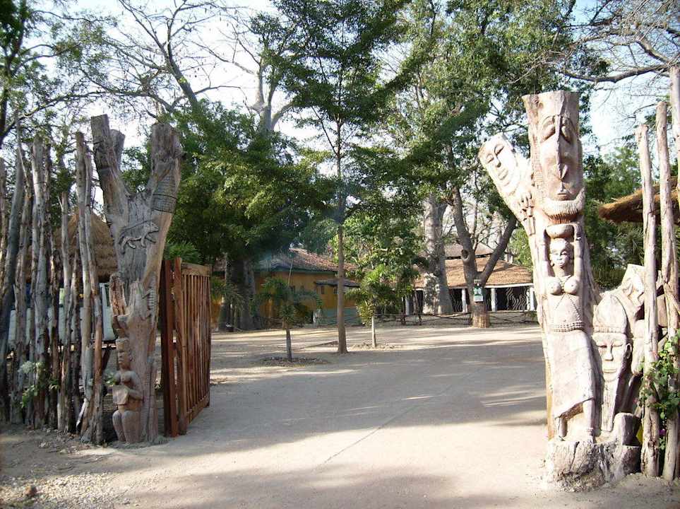 Eingang Hotel Les Palétuviers