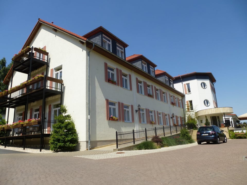 Außemansicht vom Parkplatz REGIOHOTEL Berghotel Ilsenburg