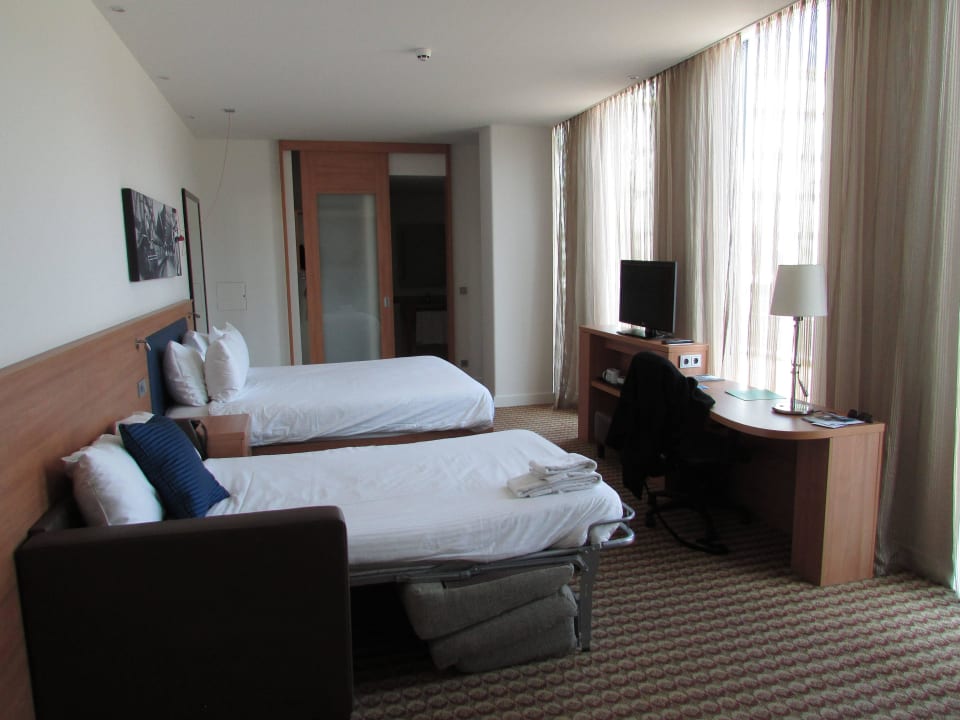 Unser Zimmer mit Beistellbett Hampton by Hilton Amsterdam / Arena Boulevard