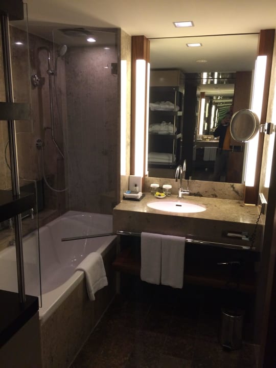 Badezimmer Lindner Hotel Cologne City Plaza, part of JdV by Hyatt
