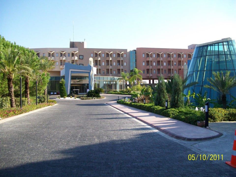 Einfahrt zum Hotel Blue Waters Club