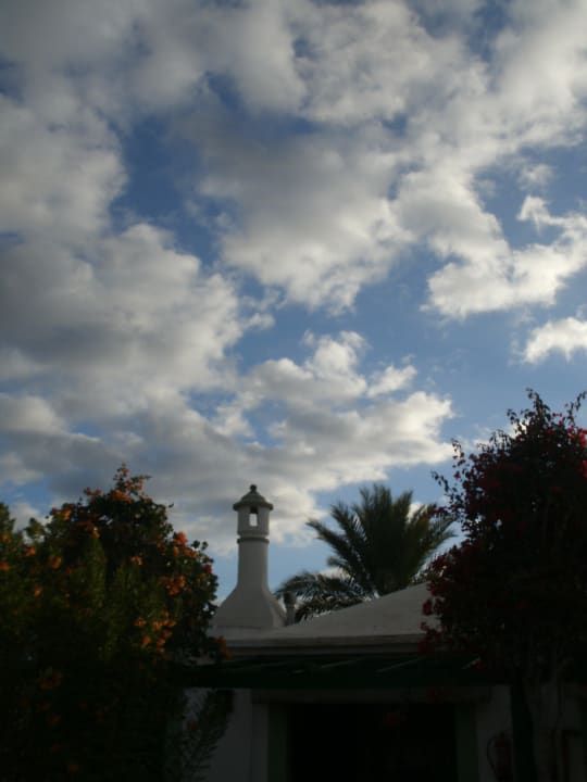 Immer wieder blau mit weiß: Herrliche Wolkenbildun Bungalows Cordial Sandy Golf