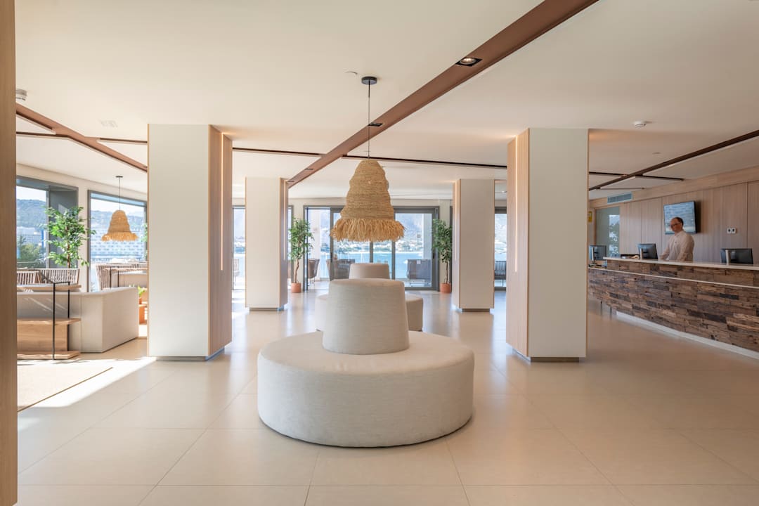Lobby Leonardo Royal Hotel Mallorca