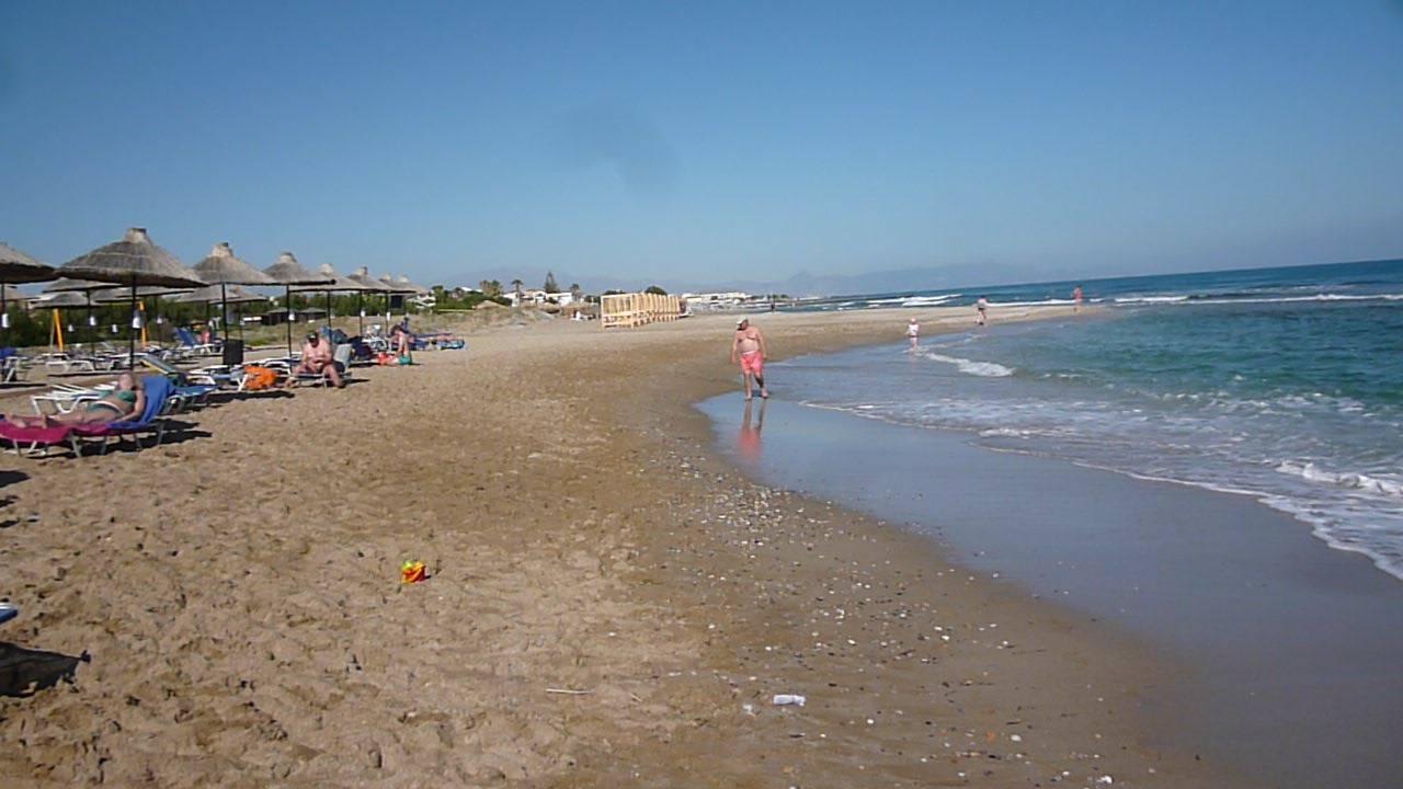 Schöner Sandstrand Anissa Beach & Village