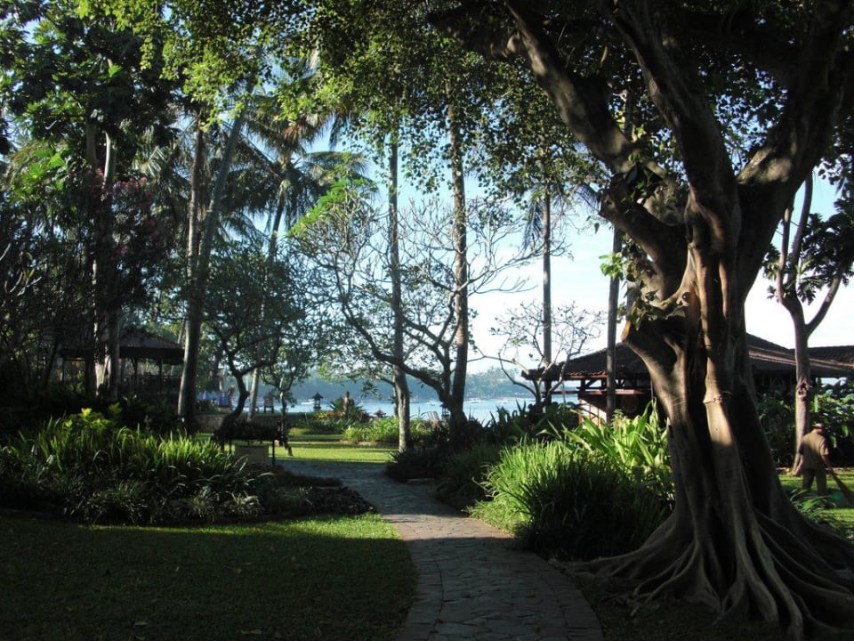 Weg zum Strand Hotel Sheraton Senggigi Lombok Beach Resort