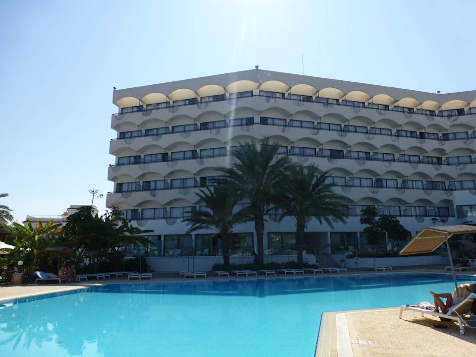 Blick vom Pool Crystal Springs Beach Hotel