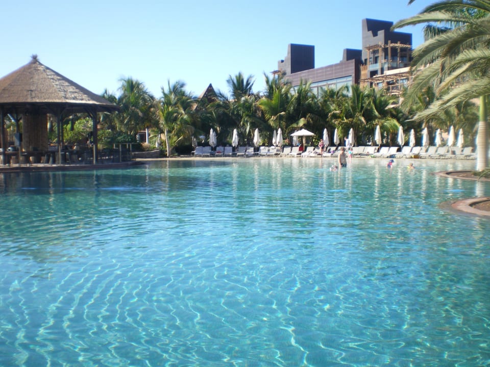 Pool mit Poolbar Lopesan Baobab Resort