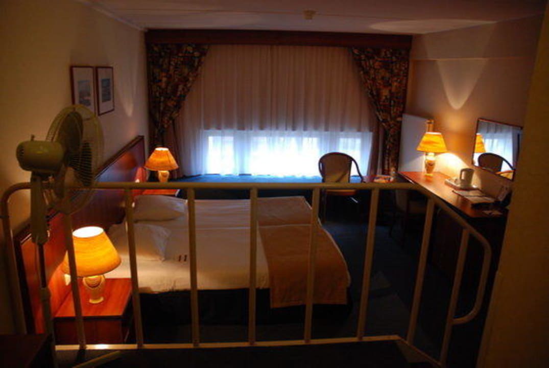 Окна на улицу Hotel Die Port van Cleve