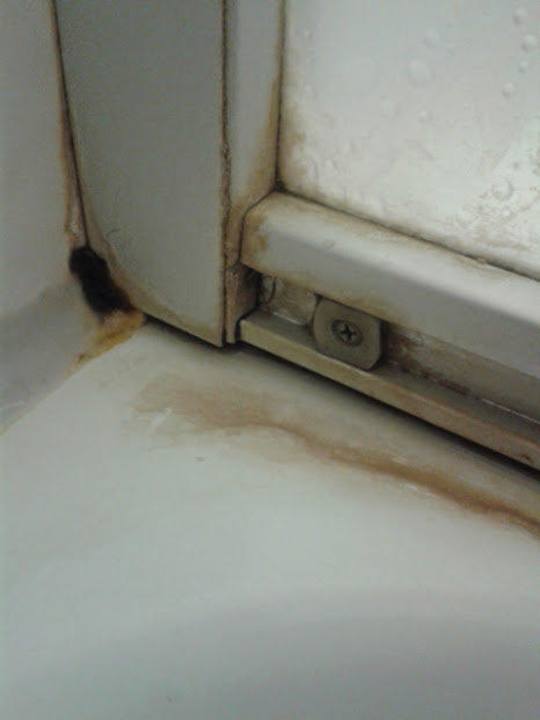 Duschkabine - unsauber, unhygienisch und eklig! Gasthof Naturfreundehaus Am Hahnenschnabel