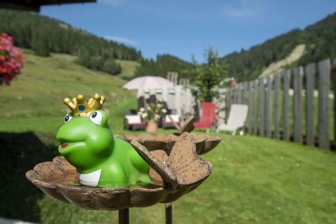 Gartenanlage Barbaras Landhaus & Barbaras Ferienwohnung Vermittlung