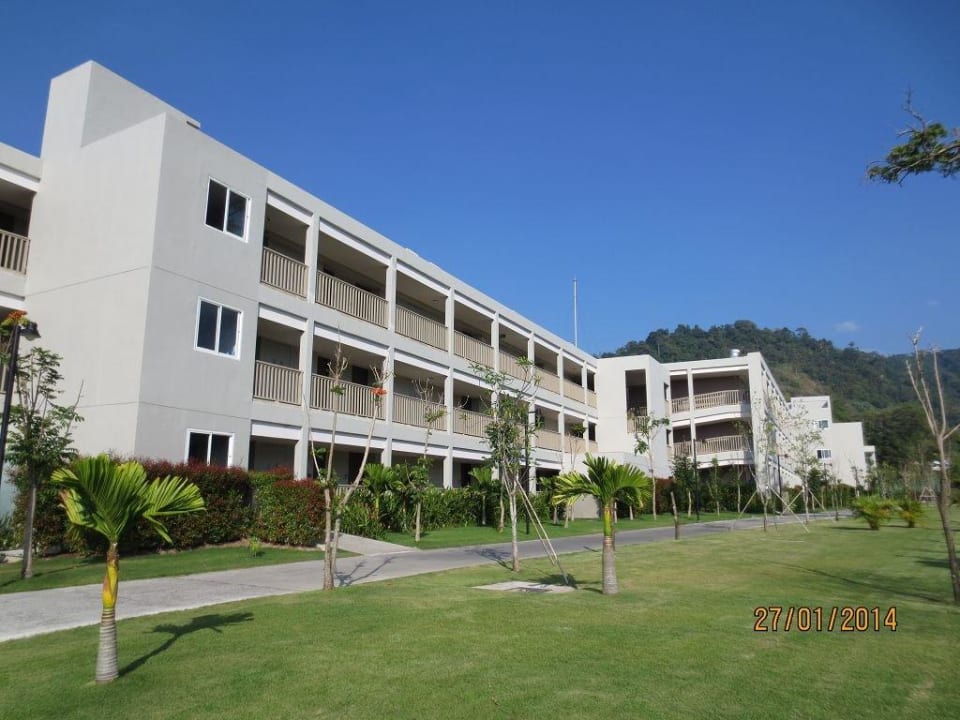 Hotelfassade The Sands Khao Lak by Katathani