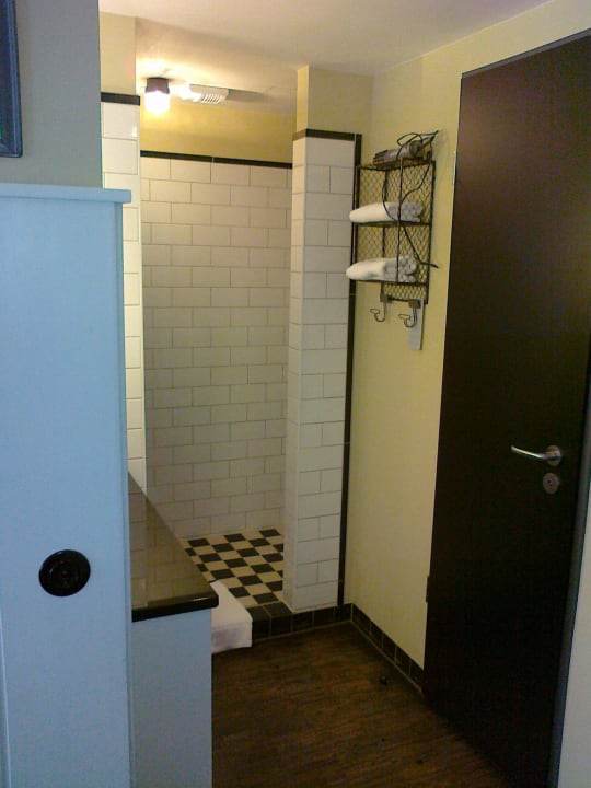 Dusche/Waschbecken/Toilette Henri Hotel Hamburg Downtown