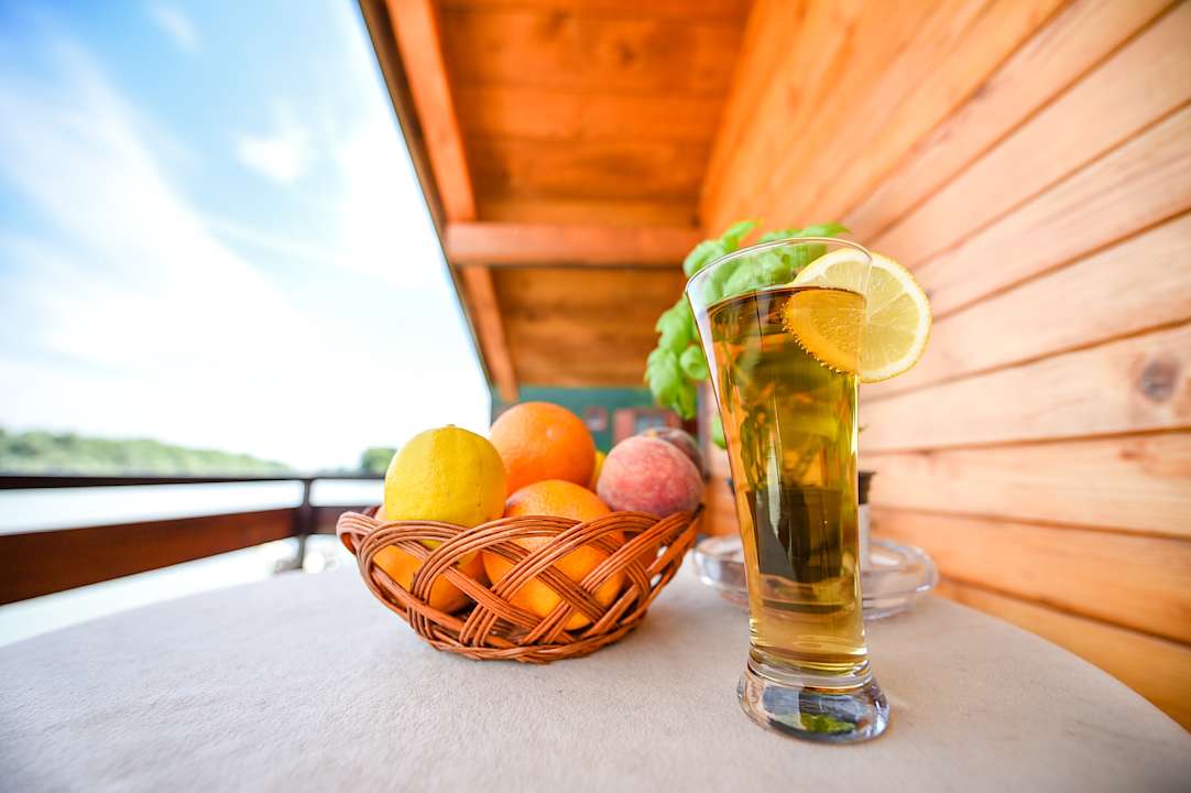 Gastro San Art Floating Hostel