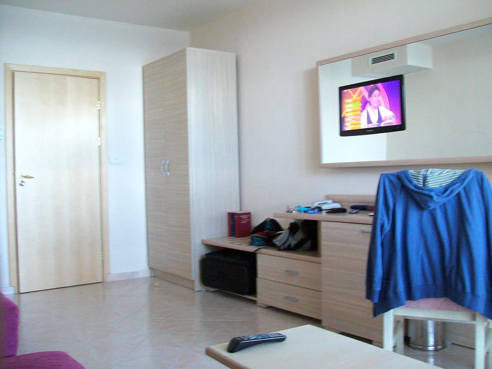 Wohnzimmer mit TV GRIFID Vistamar