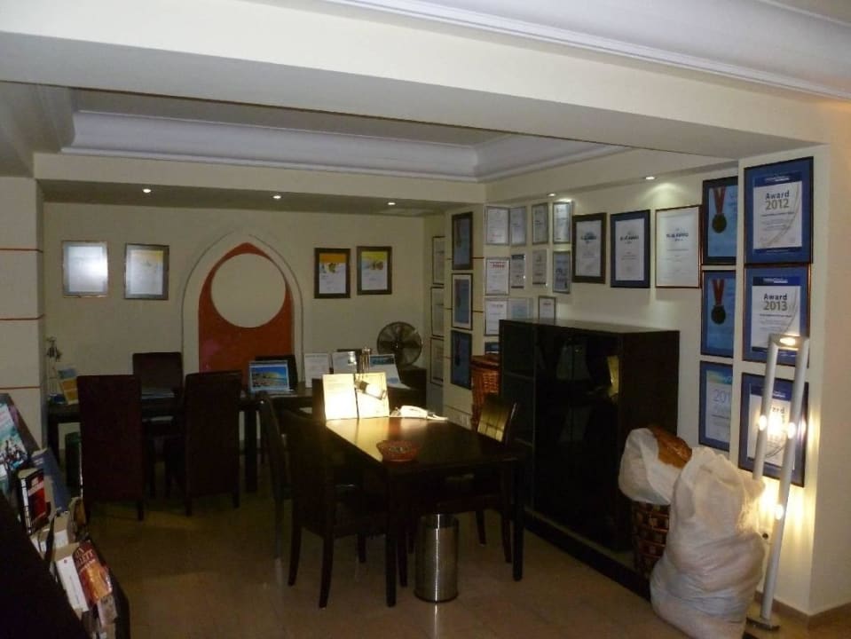 TUI Info in der Lounge Hotel Kalithea Horizon Royal