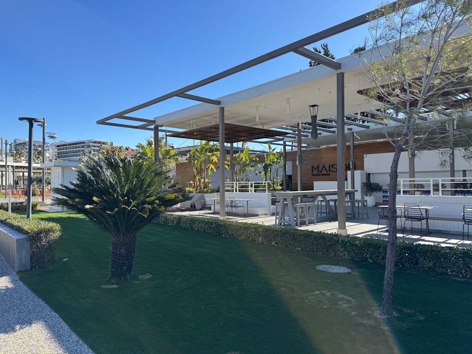 Außenansicht Acanthus Cennet Barut Collection