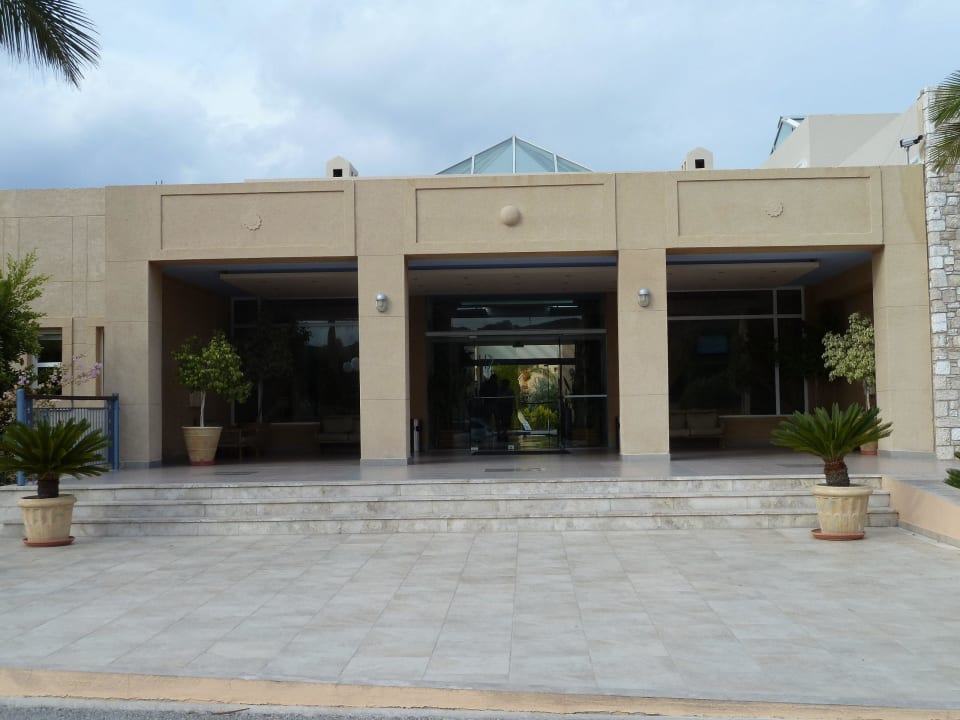 Hoteleingang Hotel Horizon Beach Resort