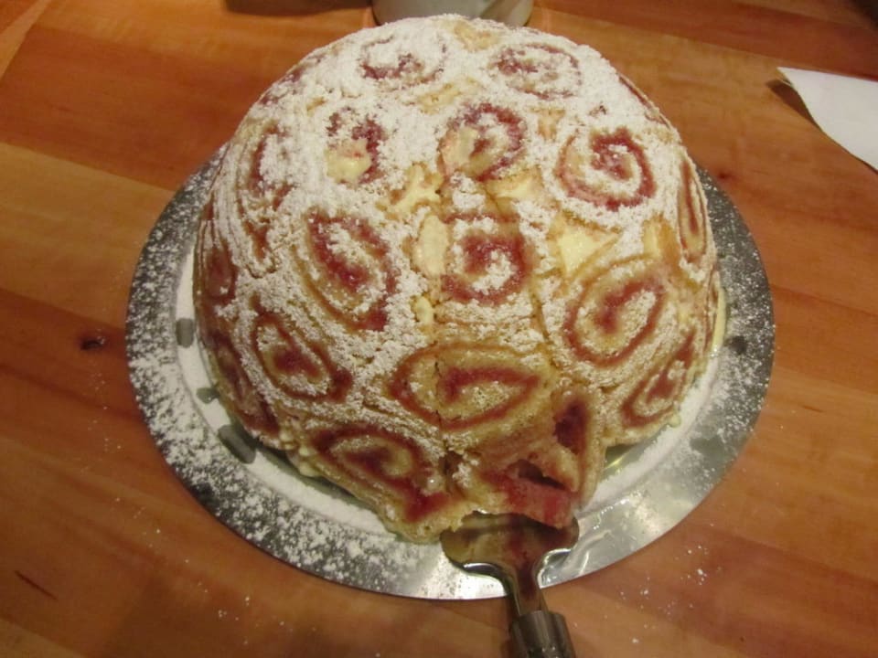 Nachspeise Eisbombe Gartenhotel Daxer