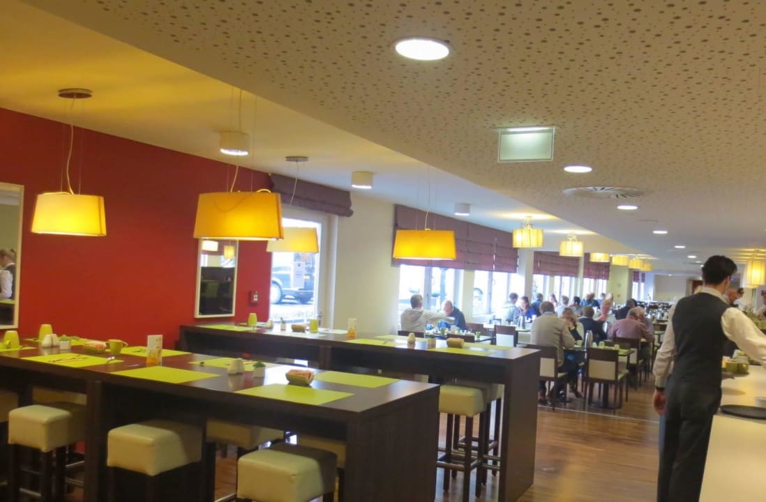 Blick ins Frühstücksrestaurant / Teilansicht Leonardo Hotel Berlin