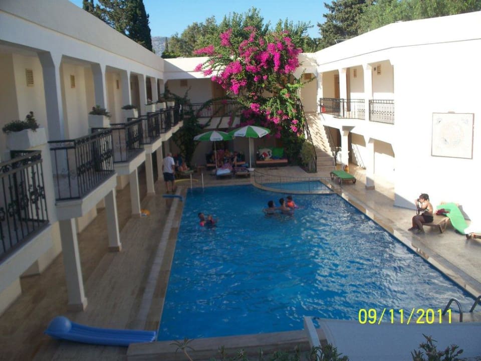 Basen w hotelu Hotel Blue Bay